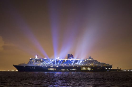 Queen Mary 2 vu la nuit